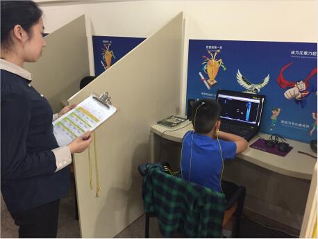小孩七岁了上课还是老喜欢做小动作怎么办
